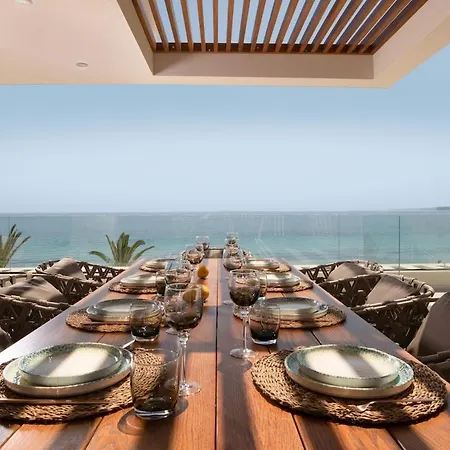 Deluxe Seafront Villa-privated Pool Appartement