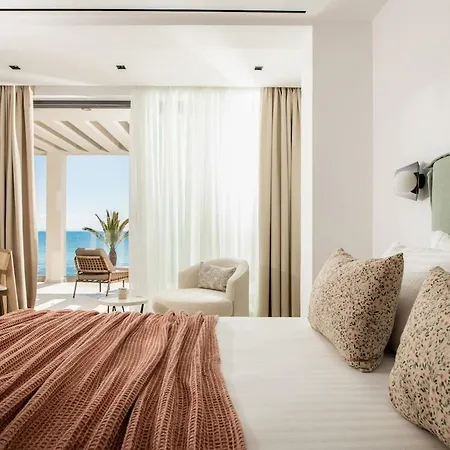 Deluxe Seafront Villa-privated Pool Appartement *
